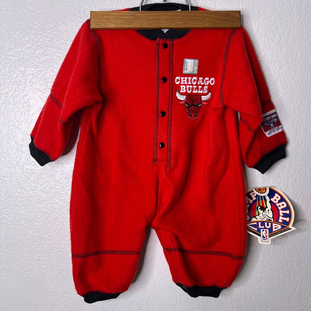 Vintage Jump Ball Club Chicago Bulls Fleece Romper Red Infant 6/9M NBA Deadstock - Picture 2 of 8